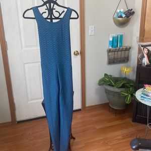 Turquoise crisscross sleeveless stretchy jumpsuit. Size Medium